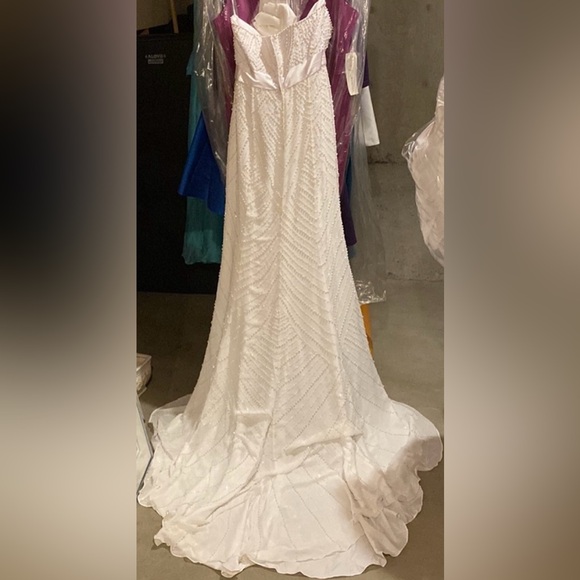 Kathy Ireland 2Be White Beaded Chiffon Straight Wedding Gown with shawl - Picture 6 of 10